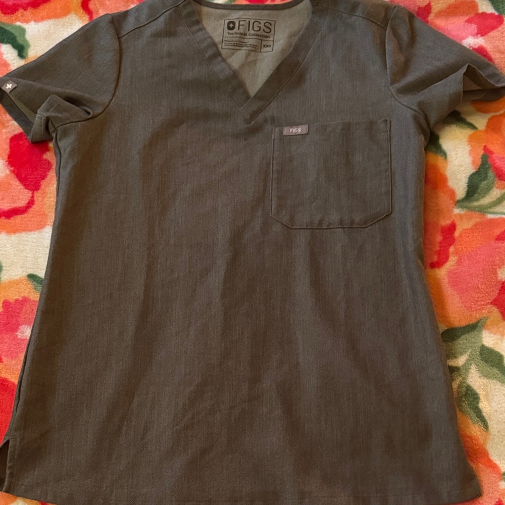 FIGS Catarina Women’s  Charcoal V-Neck Scrub Top